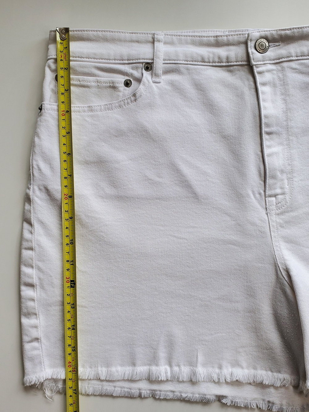 Lauren Ralph Lauren Women's Shorts, White (Size 18) - Picture 11 of 11
